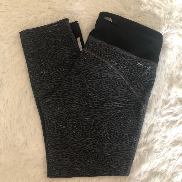 Nike Run Dri-Fit Animal Print Cropped Leggings SzM - Picture 8 of 8